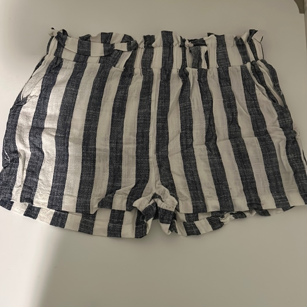 Shorts - Picture 1 of 2